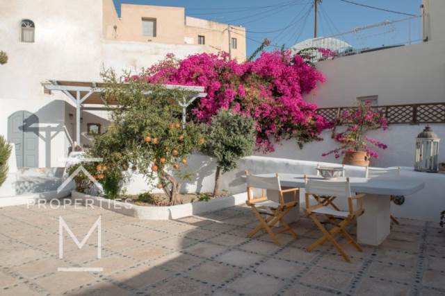 (For Sale) Residential Villa || Cyclades/Santorini-Thira - 158 Sq.m, 5 Bedrooms, 770.000€ 