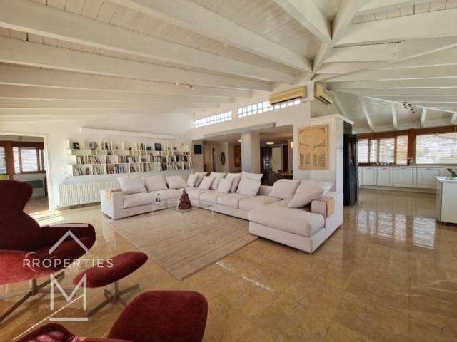 (For Sale) Residential Floor Apartment || East Attica/Vouliagmeni - 163 Sq.m, 2 Bedrooms, 1.360.000€ 